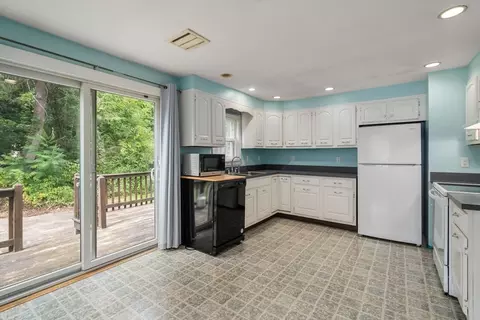 Kitchen - 62 Nelson Pl, Worcester, MA 01605 photo 2 of 2