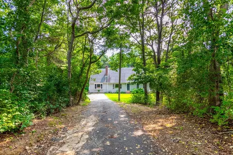 60 Capn Jacs Rd, Barnstable, MA 02632