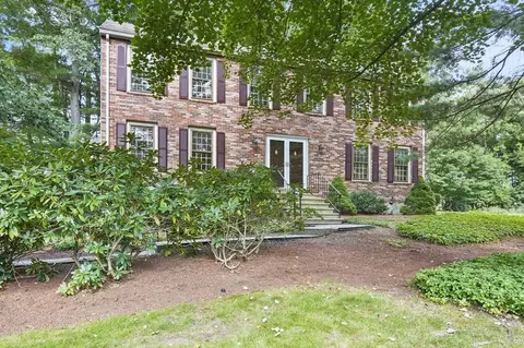 163 Stonecleave Rd, North Andover, MA 01845