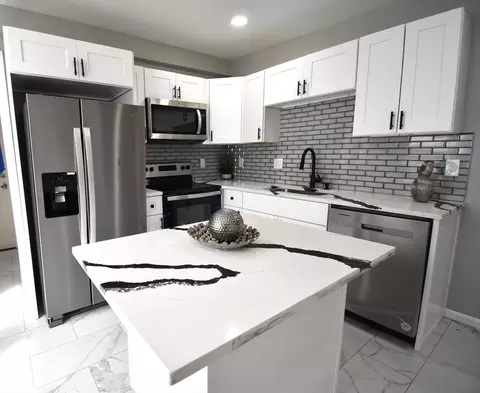 34 Collins St, Springfield, MA 01109 photo 13
