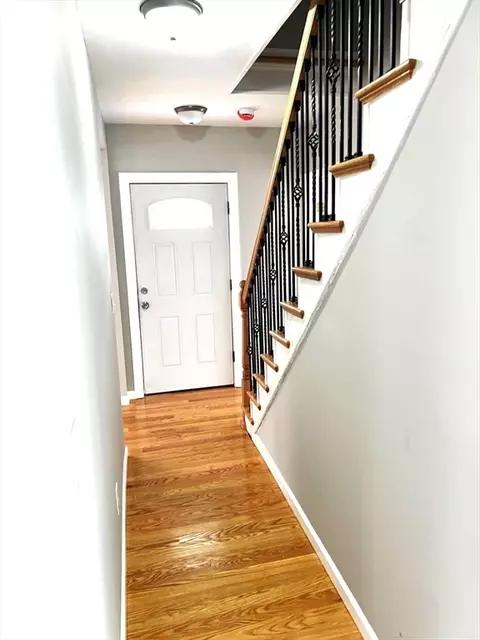 34 Collins St, Springfield, MA 01109 photo 12