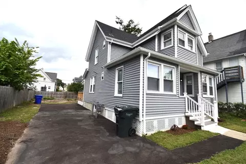 34 Collins St, Springfield, MA 01109
