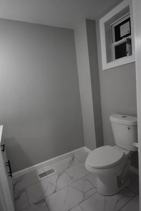 34 Collins St, Springfield, MA 01109 photo 19