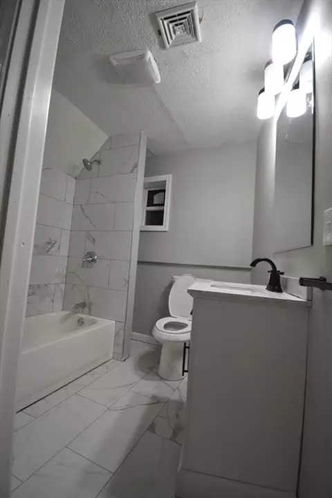 34 Collins St, Springfield, MA 01109 photo 24
