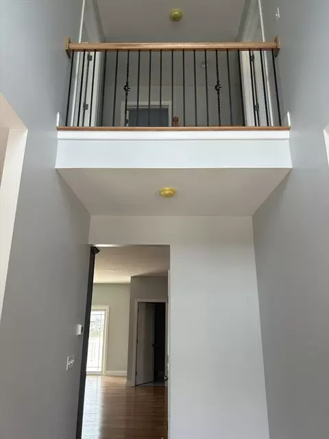 92 Crystalbrook Dr, Springfield, MA 01118 photo 3