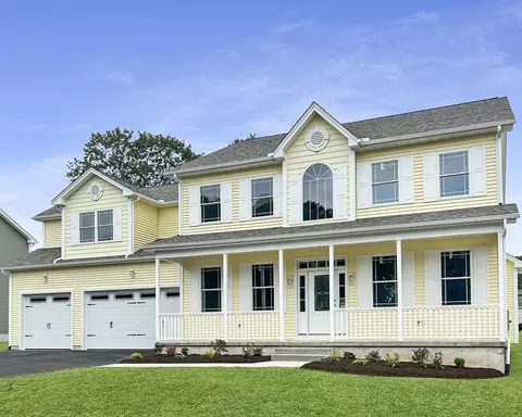 92 Crystalbrook Dr, Springfield, MA 01118