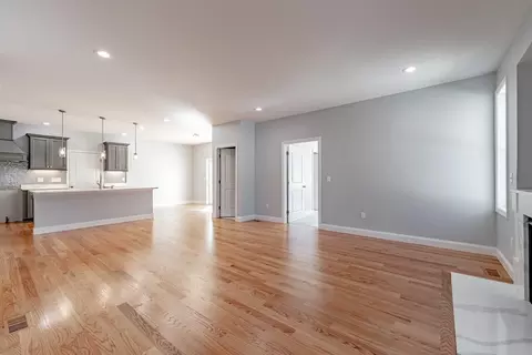 92 Crystalbrook Dr, Springfield, MA 01118 photo 15