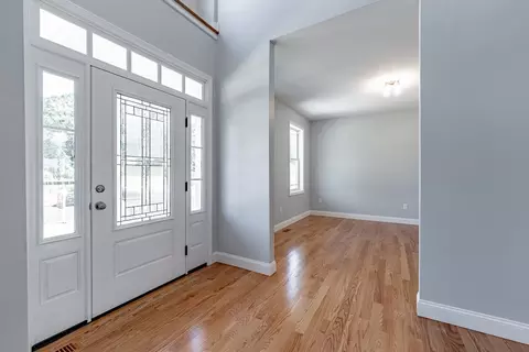 92 Crystalbrook Dr, Springfield, MA 01118 photo 2