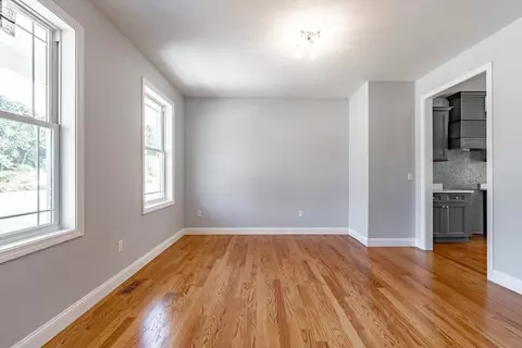 92 Crystalbrook Dr, Springfield, MA 01118 photo 4