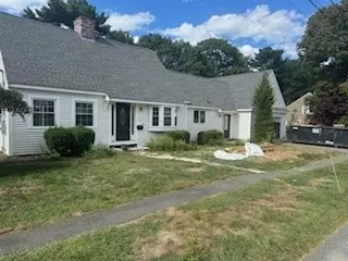 18 Lakeview Dr, Lynnfield, MA 01940
