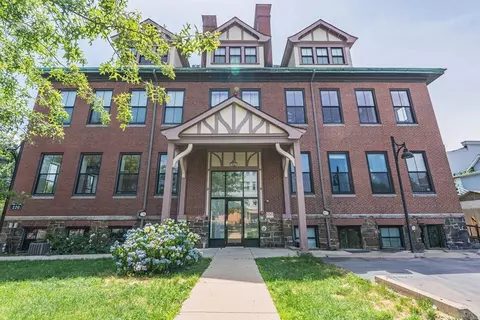 220 Spencer Ave #201, Chelsea, MA 02150