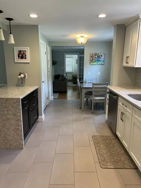 3 Hubbard St, Canton, MA 02021 photo 4