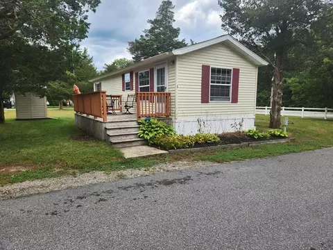 3 Fourth St, Pocasset, MA 02559