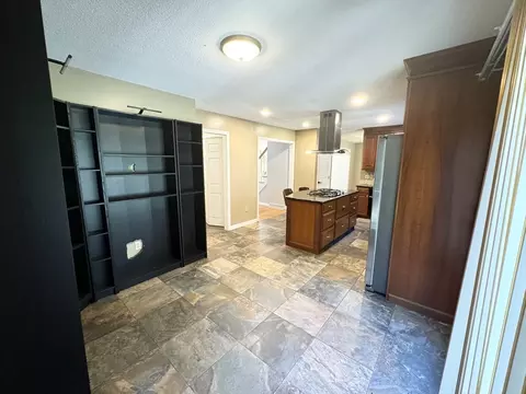 28 Cara Ln, Springfield, MA 01118 photo 7