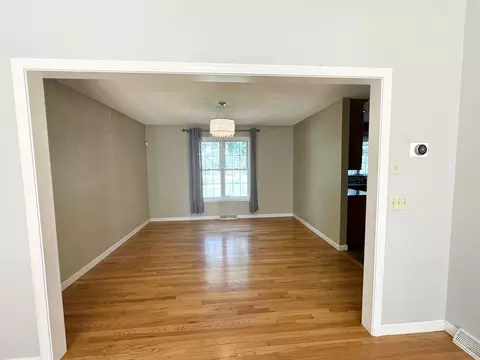 28 Cara Ln, Springfield, MA 01118 photo 4
