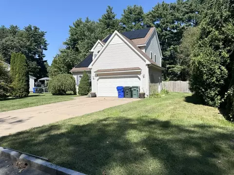 28 Cara Ln, Springfield, MA 01118