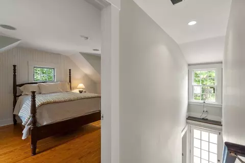 Entry Way - 6 Park Ave, Dover, MA 02030 photo 3 of 4