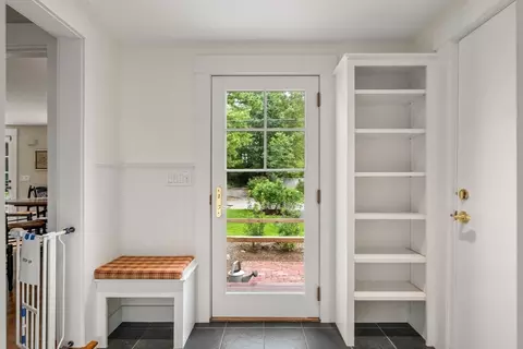Entry Way - 6 Park Ave, Dover, MA 02030 photo 2 of 4
