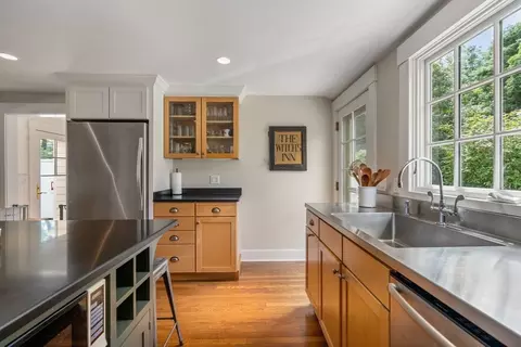 Kitchen - 6 Park Ave, Dover, MA 02030 photo 4 of 4