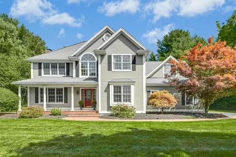 4 Talbott Farm Dr, Mendon, MA 01756