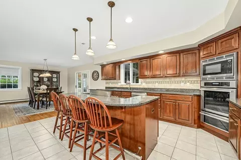 4 Talbott Farm Dr, Mendon, MA 01756 photo 11