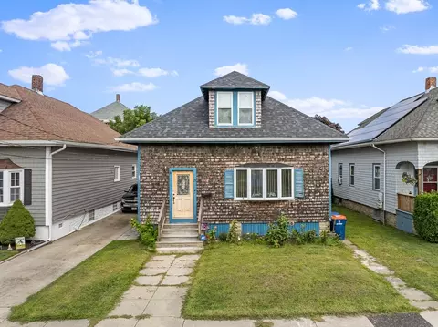 27 Calumet St, New Bedford, MA 02744