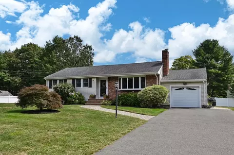 4 Appletree Ln, North Reading, MA 01864