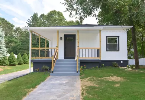 17 Ash St, Leominster, MA 01453