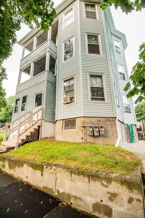 49 Fairmont Ave, Worcester, MA 01604
