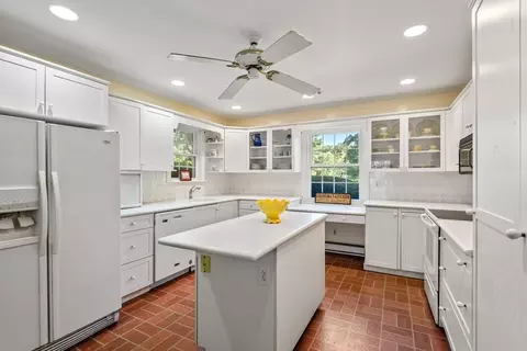 21 Pawnee Cir, Milton, MA 02186 photo 9