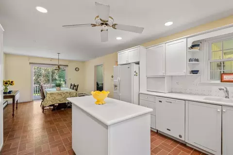 21 Pawnee Cir, Milton, MA 02186 photo 10