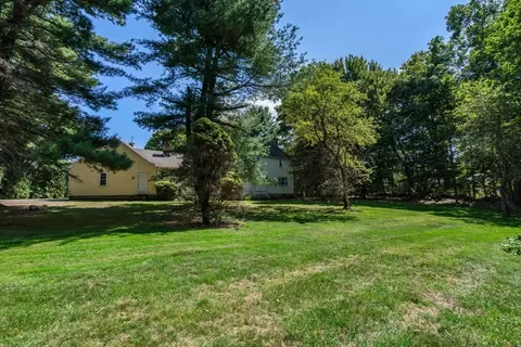 21 Pawnee Cir, Milton, MA 02186 photo 3