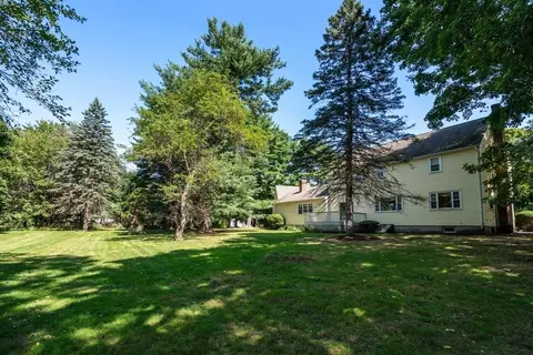 21 Pawnee Cir, Milton, MA 02186 photo 2