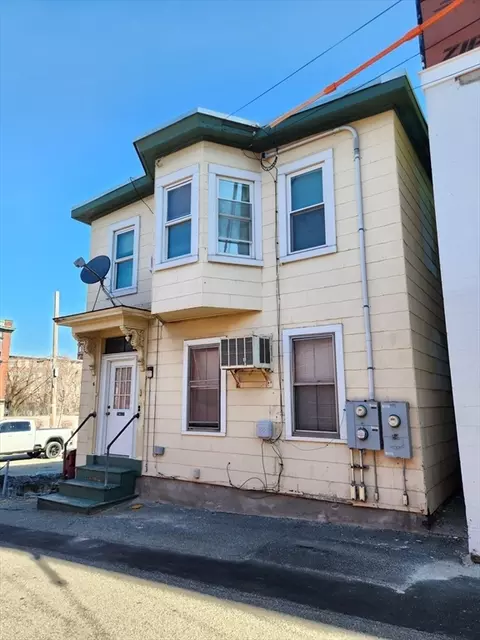 6 Mcintyre St, Lowell, MA 01851