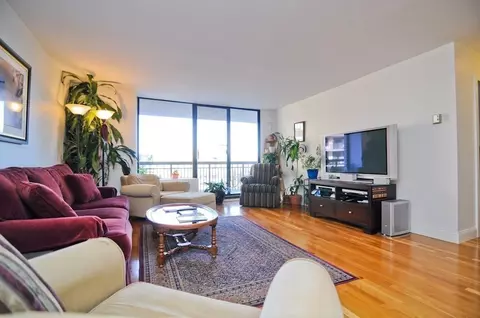 60 Longwood Ave #304, Brookline, MA 02446