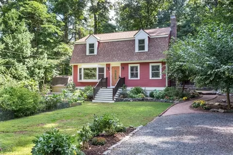 31 Lakeshore Dr, Norfolk, MA 02056