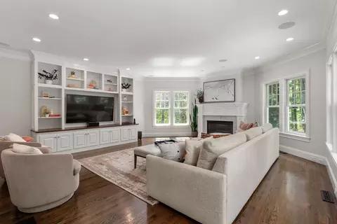 Living - 5 Beard Way, Wellesley, MA 02482 photo 2 of 2
