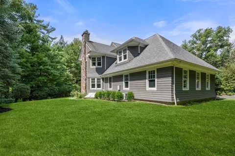 Exterior - 5 Beard Way, Wellesley, MA 02482 photo 4 of 5