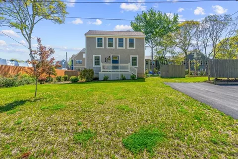 8 Pierce St, Yarmouth, MA 02673