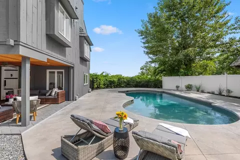 56 Hill Top, Gloucester, MA 01930