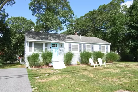 51 Seacoast Shores Blvd, Falmouth, MA 02536