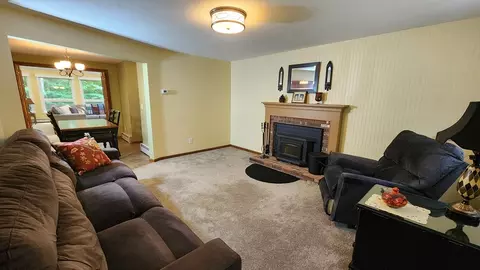 Living - 37 William Casey Rd, Spencer, MA 01562 photo 4 of 4