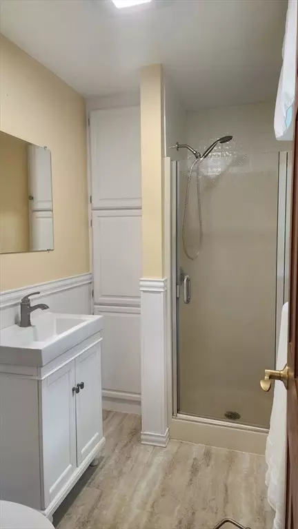Bath - 37 William Casey Rd, Spencer, MA 01562 photo 1 of 4