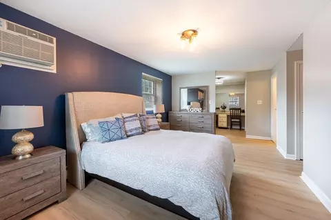 247 N Main St #4, Andover, MA 01810