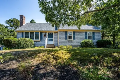8 Hummel Dr, Dennis, MA 02660