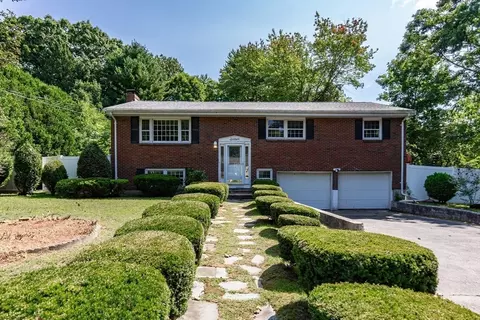 16 Larrabee Ter, Peabody, MA 01960