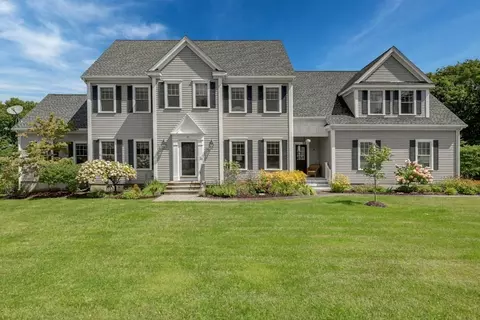 11 Pleasant Ln, Boylston, MA 01505