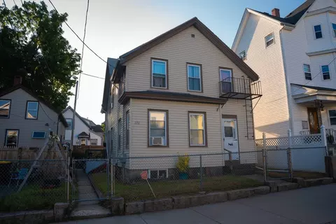 376 Linden St, Fall River, MA 02720 photo 2