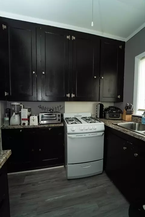 376 Linden St, Fall River, MA 02720 photo 32