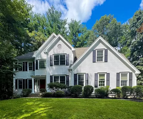 4 Metacomet Ln, Southborough, MA 01772
